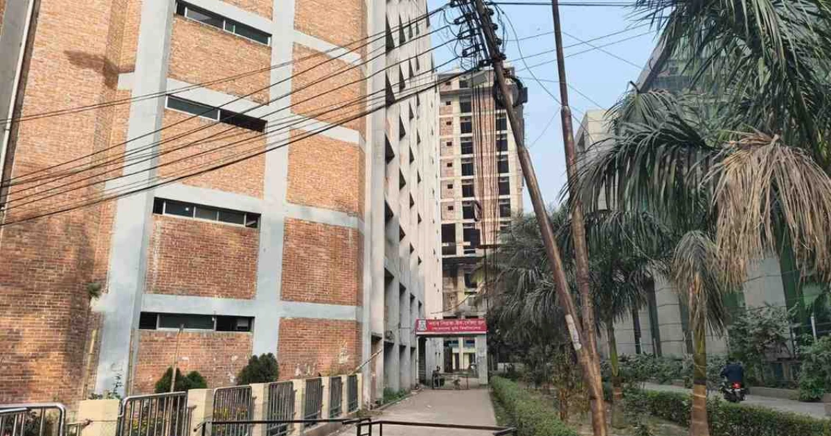 শেকৃবিতে বৈদ্যুতিক দুর্ঘটনার ঝুঁকিতে আবাসিক হলের ১ হাজার শিক্ষার্থী
