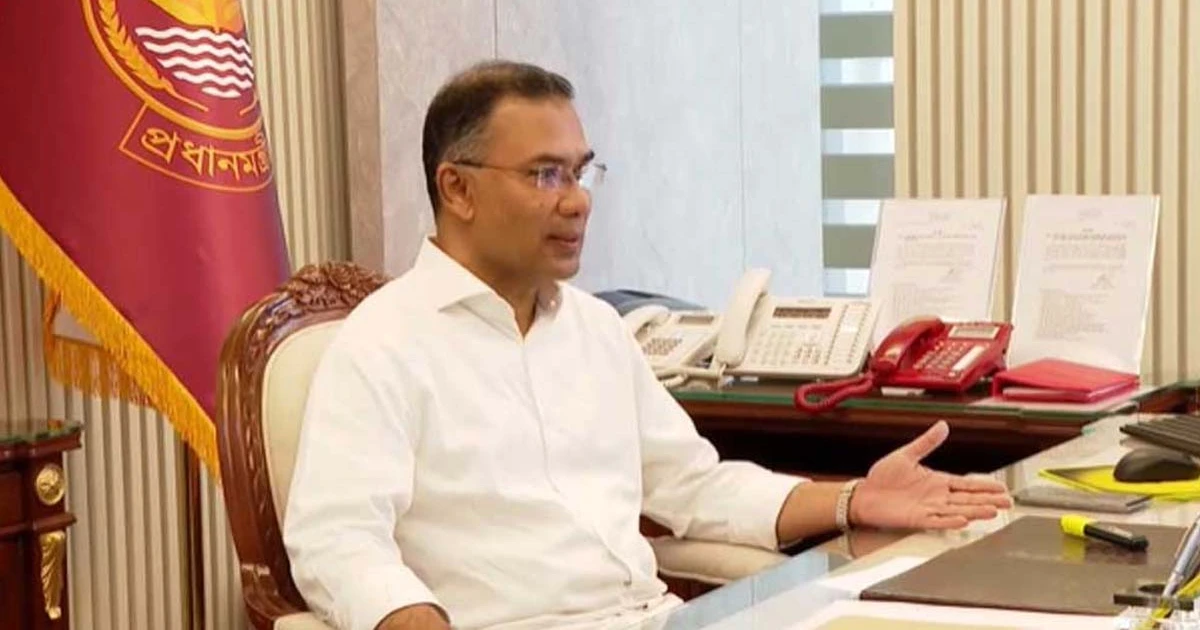 সময়মতো অফিসে পৌঁছে সবাইকে অবাক করলেন প্রধানমন্ত্রী