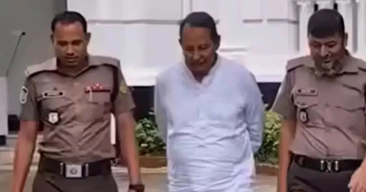 শাস্তির মুখে ইনুকে ‘টেনশন কইরেন না’ বলা ২ পুলিশ সদস্যকে  প্রত্যাহার
