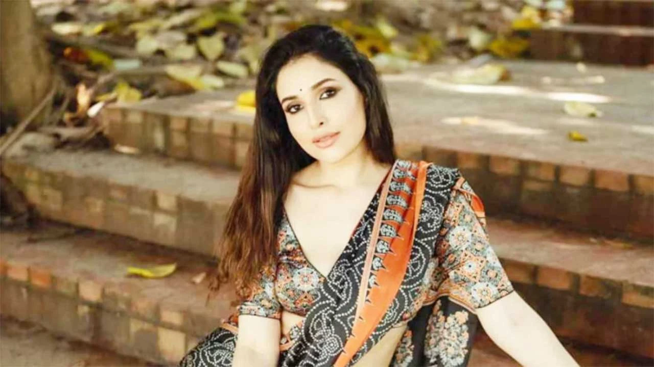 চুক্তি সইয়ের নামে হাসপাতালে ডেকে হাত-পা বেঁধে নির্যাতনের অভিযোগ, অভিনেত্রীর মামলা