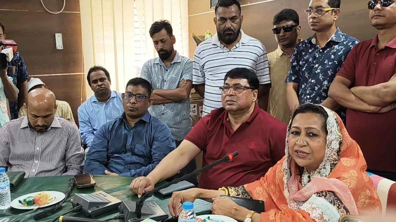 গাইবান্ধা জেনারেল হাসপাতালে জেলা পরিষদের উদ্যোগে একটি ইসিজি মেশিন হস্তান্তর