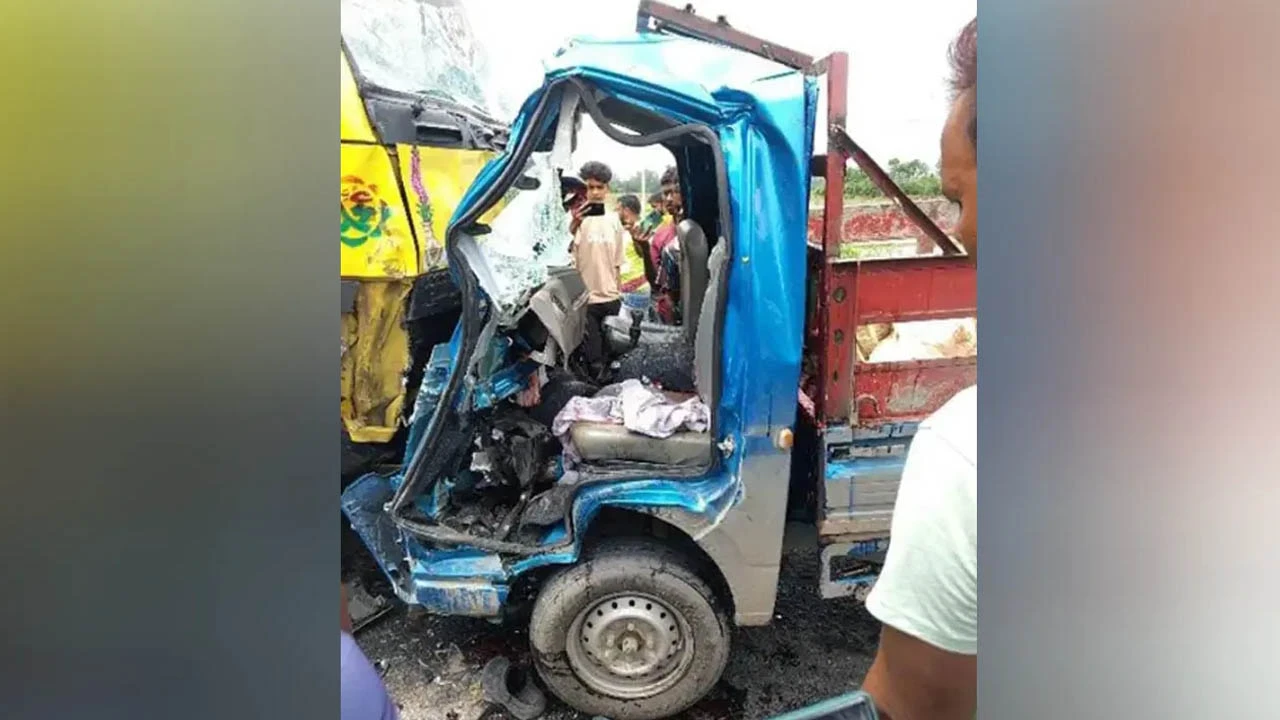 বগুড়ায় দুই ট্রাকের সংঘর্ষে নিহত ৪