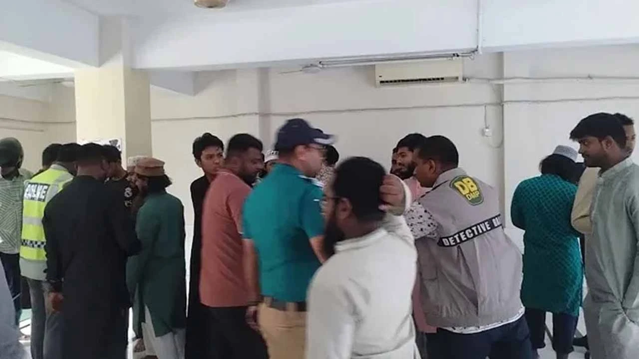 তেজগাঁও কলেজ মসজিদে জঙ্গি সন্দেহে আটক ২৩