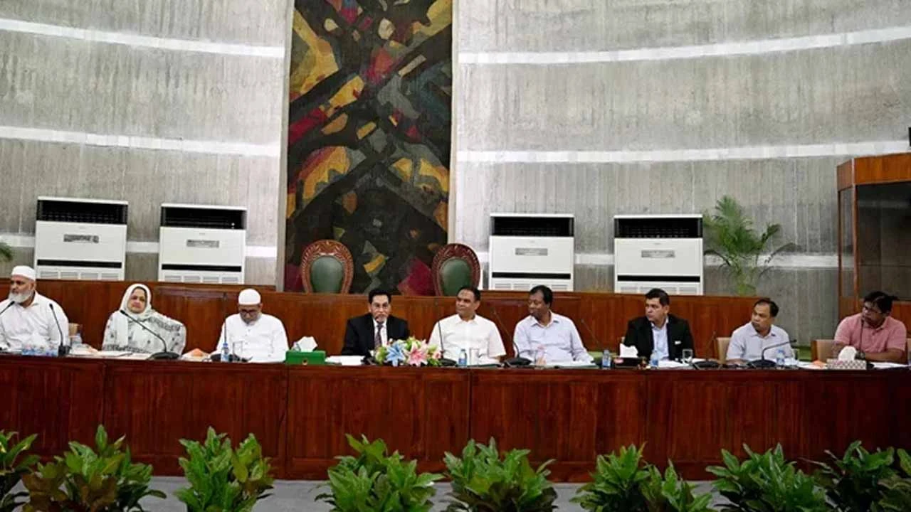 জ্বালানির দাম বাড়িয়ে কীভাবে সংকটের অবসান হলো, বিপিসির কাছে ব্যাখ্যা চেয়েছে কমিটি