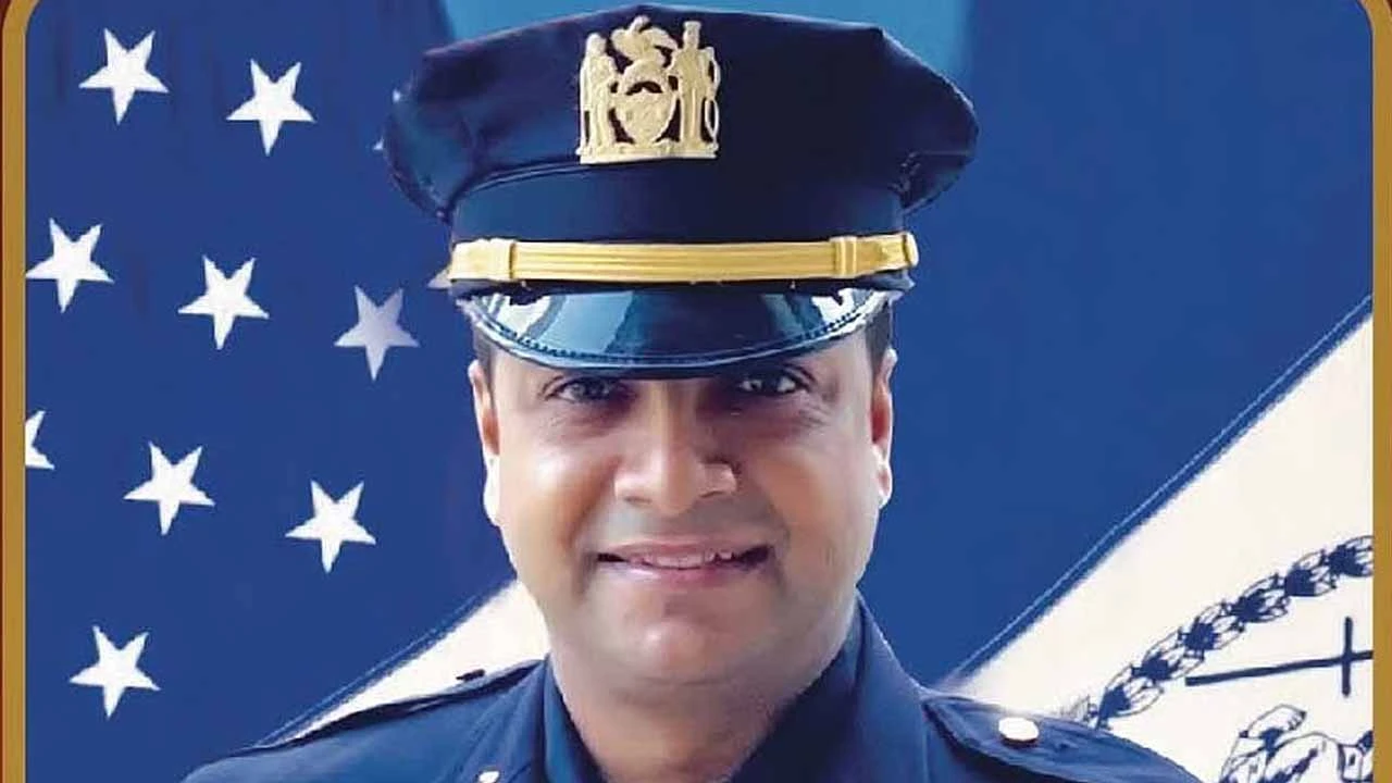 নিউ ইয়র্ক পুলিশের লেফটেন্যান্ট হলেন বাংলাদেশি হুমায়ুন