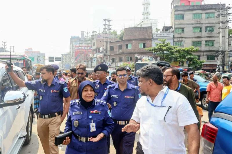 কেরানীগঞ্জ দক্ষিণের গুরুত্বপূর্ণ ট্রাফিক পয়েন্ট পরিদর্শনে ঢাকা জেলা পুলিশ সুপার