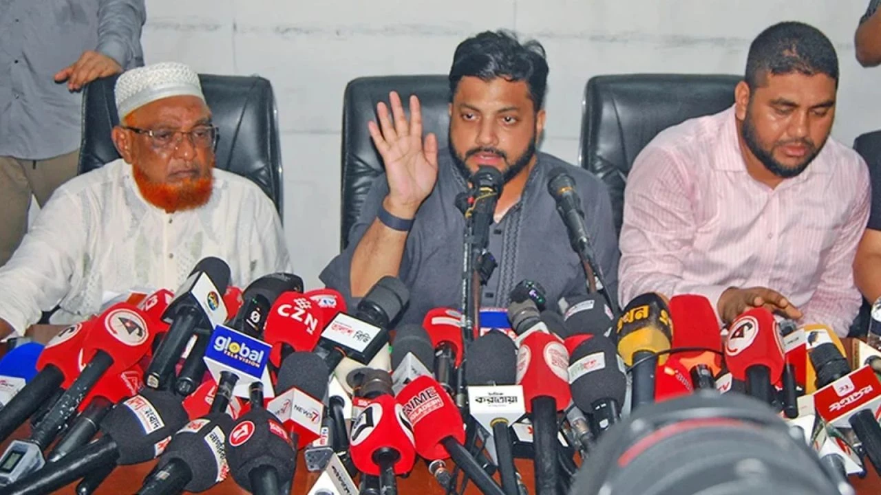 প্রতিমন্ত্রীর পদ থেকে পদত্যাগ করলেন ইশরাক হোসেন