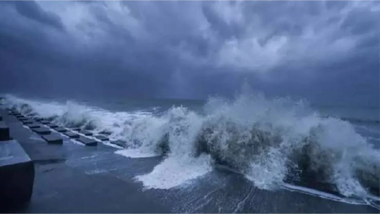 ১৫০ কিমি গতিতে এগোচ্ছে অর্ণব, বাংলাদেশে প্রভাব কতটা?