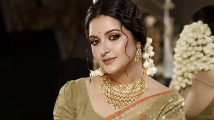 মঞ্চে কাকে দেখে আবেগে কাঁদলেন পরীমনি?