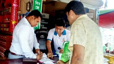 আত্রাইয়ে ভেজাল সার বিক্রি : ভ্রাম্যমাণ আদালতের অভিযানে জরিমানা