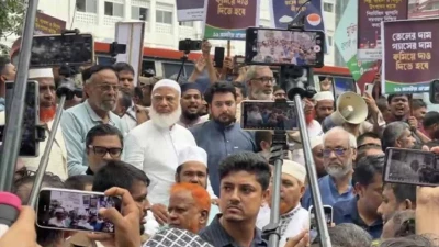 ‘কাউকে অসম্মান করতে নয়, জনগণের দাবি নিয়ে এসেছি’
