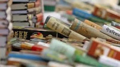 বাংলা একাডেমি চত্বরে একদিনের প্রতীকী বইমেলা