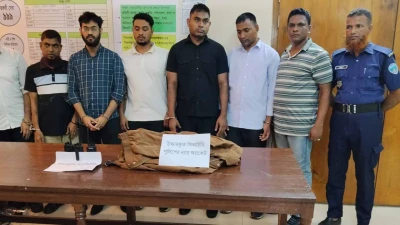 সিআইডি পরিচয়ে নারী অপহরণের চেষ্টা, নোয়াখালীতে সাবেক সেনা-নৌ সদস্যসহ ৭ জন গ্রেপ্তার