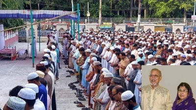 সাত্তার-সুরাইয়া দম্পতির জানাজায় মানুষের ঢল, প্রবাস থেকে এসে অংশ নিলেন ছেলে