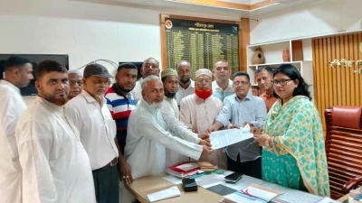 ৭ দফা দাবি বাস্তবায়নে আইনমন্ত্রীর হস্তক্ষেপ চেয়ে স্মারকলিপি দিলেন শরীয়তপুর জেলা দলিল লেখক সমিতি