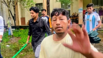 ছাত্রদলের দু'পক্ষের সংঘর্ষের ভিডিও করায় সাংবাদিক হেনস্তা, কেড়ে নেওয়া হলো মোবাইল