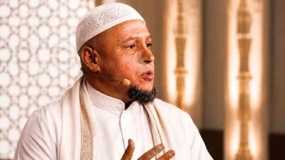 ব্রাজিল কিংবদন্তি কার্লোস সত্যিই কি ইসলাম গ্রহণ করেছেন?