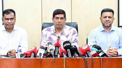 উচ্চবিত্তদের তথ্য সংগ্রহ করে ডলারে চাঁদা চাইত চক্রটি