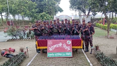 ঠাকুরগাঁওয়ের হরিপুর সীমান্তে বিজিবি’র অভিযানে বিপুল পরিমাণ মাদক উদ্ধার