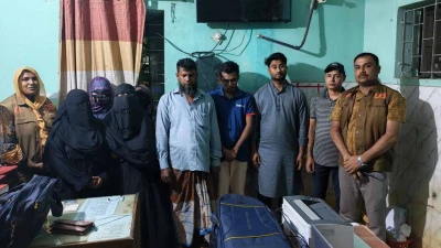 নোয়াখালীতে দুই হোটেলে ডিবির অভিযান, গ্রেপ্তার ৮