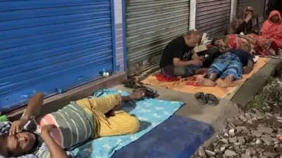 হোটেল না পেয়ে কলকাতায় রাস্তায় রাত কাটাচ্ছেন বাংলাদেশিরা