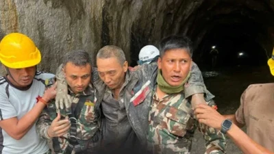 ১০ দিন পর নেপালের সুড়ঙ্গ থেকে জীবিত উদ্ধার হলেন চীনা নাগরিক