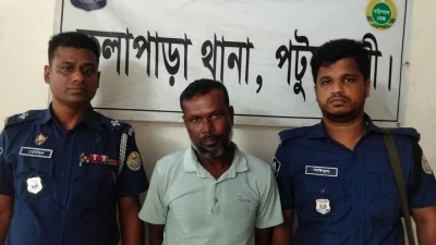 কলাপাড়ায় ৫০ পিচ ইয়াবা সহ গ্রেফতার- ১
