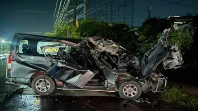 কর্ণফুলীতে কাভার্ডভ্যান-মাইক্রোবাস সংঘর্ষে নিহত ২, আহত ৮