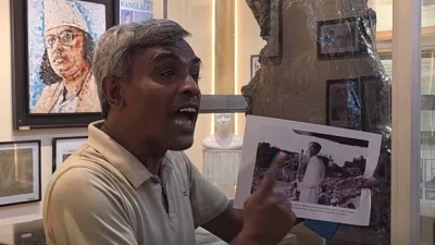 ডাকসুর সংগ্রহশালা থেকে জিন্নাহর ছবি ছিঁড়ে ফেললেন সাবেক ঢাবি শিক্ষার্থী