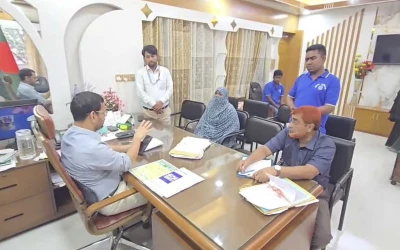 ‘ও সোনার বাজানরে তোর সাথে যাব’ কিছুতেই নিলেন না ছেলে