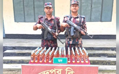 দিনাজপুর ও ঠাকুরগাঁও সীমান্তে ইয়াবা ও মদ উদ্ধার