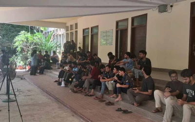 নতুন ভিসিকে উপাচার্য ভবন ছাড়ার আলটিমেটাম, পানি-বিদ্যুৎ বন্ধের হুঁশিয়ারি