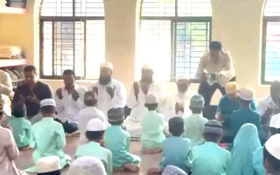 টঙ্গীতে এতিম শিশুদের সঙ্গে দুপুরের খাবার খেল আলোকিত গাজীপুর মানবিক সংগঠন