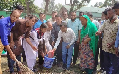 গাইবান্ধায় ডেঙ্গুসহ মশাবাহিত রোগ প্রতিরোধে পরিষ্কার পরিচ্ছন্নতা অভিযান