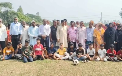 সিরাজদিখানে শিশুদের খেলার মাঠ রক্ষায় গ্রামবাসীর মানববন্ধন