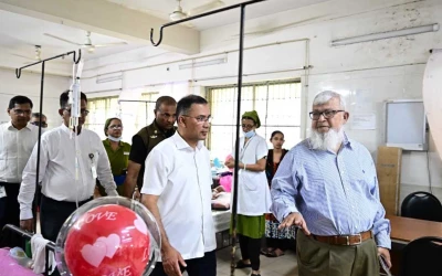 শিশু হাসপাতালে চিকিৎসকের কক্ষে ধূমপান, দেখেই বরখাস্তের নির্দেশ প্রধানমন্ত্রীর