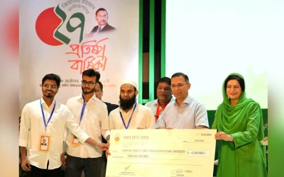 জাতীয় উদ্ভাবনী প্রতিযোগিতায় বিজয়ীদের হাতে পুরস্কার তুলে দিলেন প্রধানমন্ত্রী