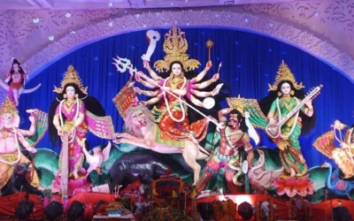 বিজয়া দশমীতে আজ শেষ হচ্ছে দুর্গোৎসব, মণ্ডপে বিদায়ের সুর