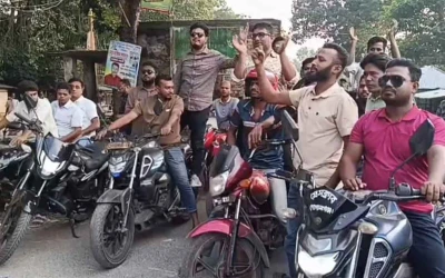 পুলিশের উপর হামলা ও গাড়ী ভাংচুরের প্রতিবাদে গোপালগঞ্জেে ছাত্রদল ও যুবদলের মিছিল