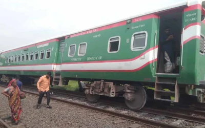 নীলসাগর লাইনচ্যুত, উত্তরাঞ্চলের সঙ্গে ট্রেন যোগাযোগ বন্ধ