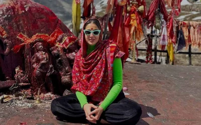 কেদারনাথে পূজা দিয়ে ফতোয়ার মুখে সারা আলি খান, ক্ষমা চাইতে বললেন মাওলানা